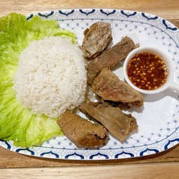 [อร่อยซ่ากับโค้ก] ข้าวเนื้อตุ๋นซอสแจ่ว +  โค้ก ไม่มีน้ำตาล (กระป๋อง) 