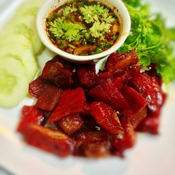 หมูแดงแดดเดียวทอด