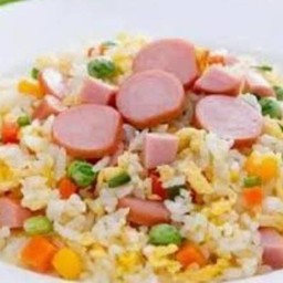 ข้าวผัดใส้กรอก