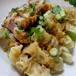 เกี๊ยว-หมูกรอบ