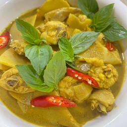 แกงกะทิไก่ใส่หน่อไม้ดอง