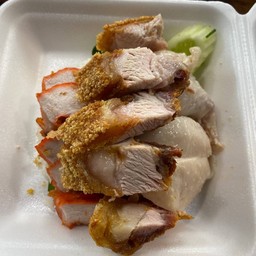 ข้าวมันไก่ต้ม+หมูแดง+หมูกรอบ(พิเศษ)