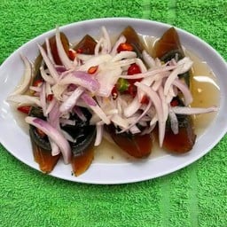 ข้าวต้มแจ้งวัฒนะ 5 ร้านอยู่ติดกับเซเว่น สาขา เปรมประชากร ที่มีร้านก๋วยเตี๋ยวชายสี่หมี่เกี๊ยว อยู่ซ้ายมือ