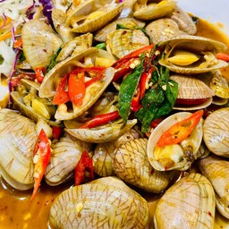 หอยลายผัดพริกเผาโบราณโหระพา