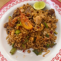 ผัดมาม่า หมู