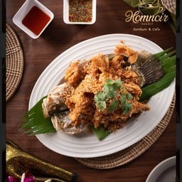 ปลากระพงทอดกระเทียม