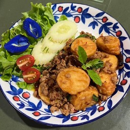 ข้าวกะเพราพริกแห้งหมูสับ+เต้าหู้