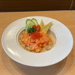 ข้าวหน้าปลาแซลมอนดิบ