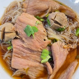 ก๋วยเตี๋ยว ลูกชิ้น เนื้อสด