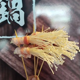 หมูสามชั้นพันเห็ดเข็มทอง 五花肉金针菇