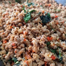 กระเพราหมูสับ (เป็นกับข้าว)