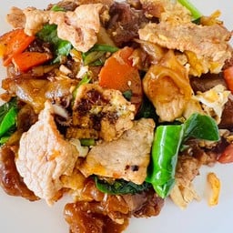 Stir-fried soy sauce with pork.