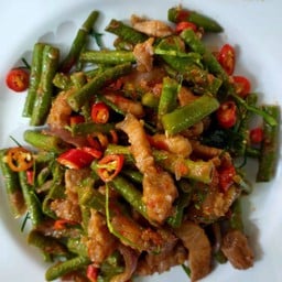 หมูผัดกระปิ