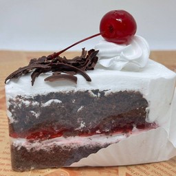 เค้กแบล็กฟอเรส (Black Forest Cake)