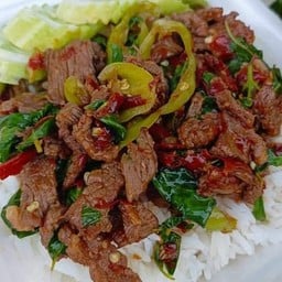 กะเพาเนื้อชิ้นรสจัด..เป็นกลับข้าว