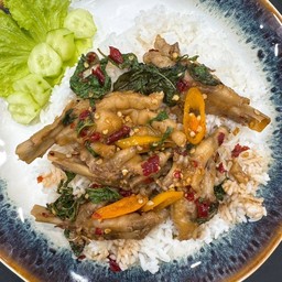 ข้าวกระเพราตีนไก่