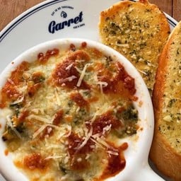 BAKED CLAMS IN GARLIC BUTTER AND CHEESE