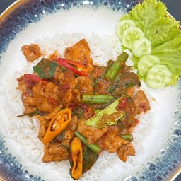 ข้าวผัดพริกแกง