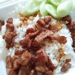 หมูทอดกระเทียมราดข้าว