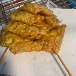 เกี๊ยวไส้กรอกแดง