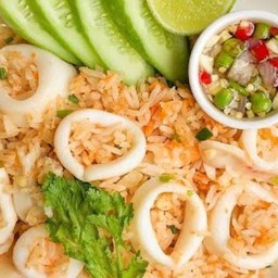 ข้าวผัดปลาหมึก