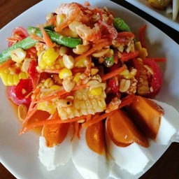 ตำข้าวโพดไข่เค็ม