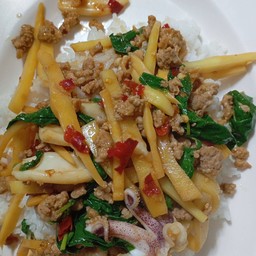 กระเพราหน่อไม้