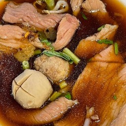 ก๋วยเตี๋ยว ลูกชิ้น หมูสด