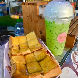 ชาเขียวคู่ขนมปัง