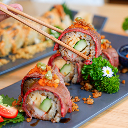 ซูชิโรลมากิมันเนื้อ 8 คำ