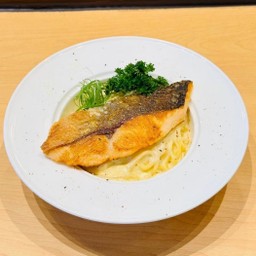 ลิงกวินีครีมซอสแซลมอน