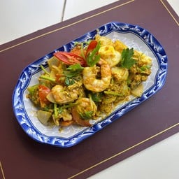 ทะเลผัดผงกะหรี่ (กับข้าว)