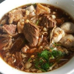 ก๋วยเตี๋ยวหมูตุ๋นbyเจี๊ยบ