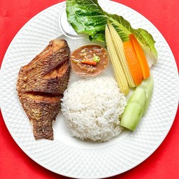 ข้าวน้ำพริกปลานิลแดดเดียวทอด