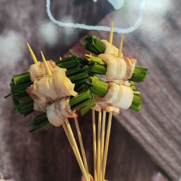 หมูสามชั้นพันกุ้ยช่าย 五花肉韭菜