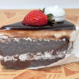 เค้กช็อกสตอเบอรี่ (Chocolate Strawberry Cake)