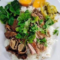 ก๋วยเตี๋ยวลูกชิ้นหมู สวนหมาก (เจ้าเก่า)