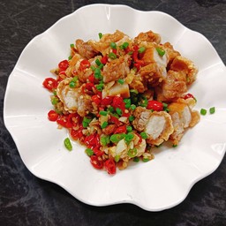 หมูกรอบ คั่วพริกเกลือ