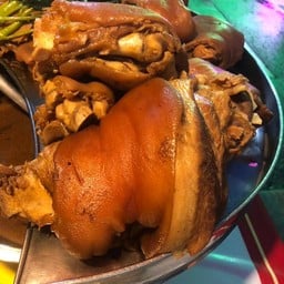 ร้านน้องชาล็อต ขาหมูตุ๋นยาจีน ( ขาหมูเยาวราช )