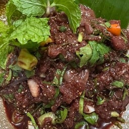 ก้อยเนื้อดิบขม