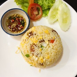 ข้าวผัดไส้กรอก