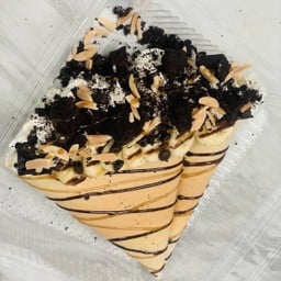 เครปกรอบวิปครีมสด โอริโอครั้ชชี่ กล้วยหอม อัลมอนด์ ช็อกชิพ ราดช็อก+คาราเมล