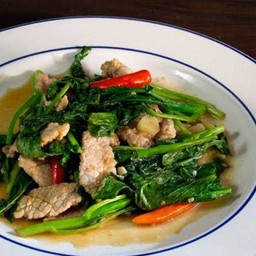 ข้าวคะน้าหมูชิ้น