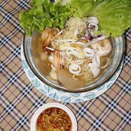 บะหมี่ทะเล กุ้ง ปลาหมึก ปลากระพงศ์