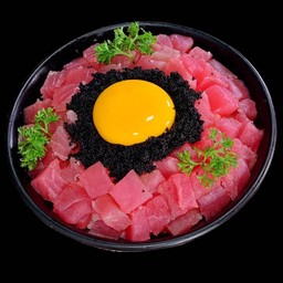 ข้าวหน้าทูน่าแบล็คทามะ