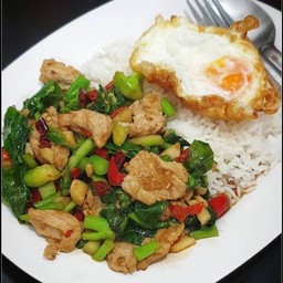 ข้าวคะน้าไก่
