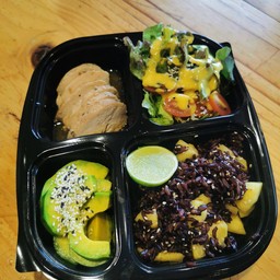 ข้าวอกไก่อโวคาโดสับปะรด