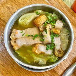 ต้มบ๊วยหมูกรอบ