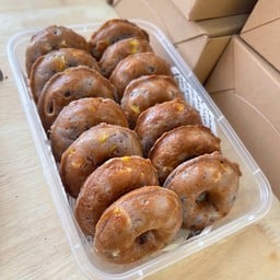 โดนัทบ้าบิ่น ไส้ข้าวโพดมะพร้าวอ่อน (กล่องใหญ่)