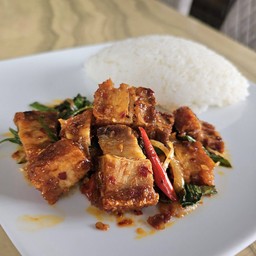ข้าว หมูกรอบผัดพริกเผา